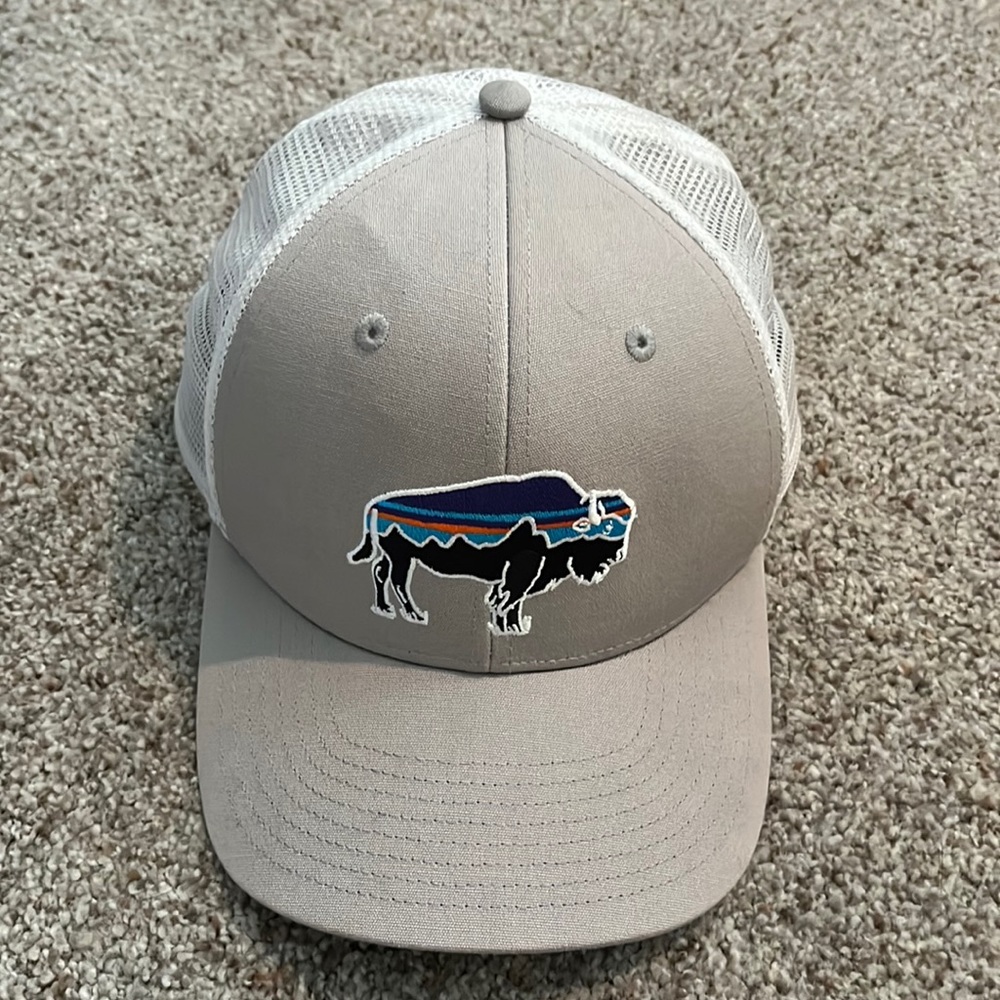 Like New! Youth Patagonia Trucker Hat
